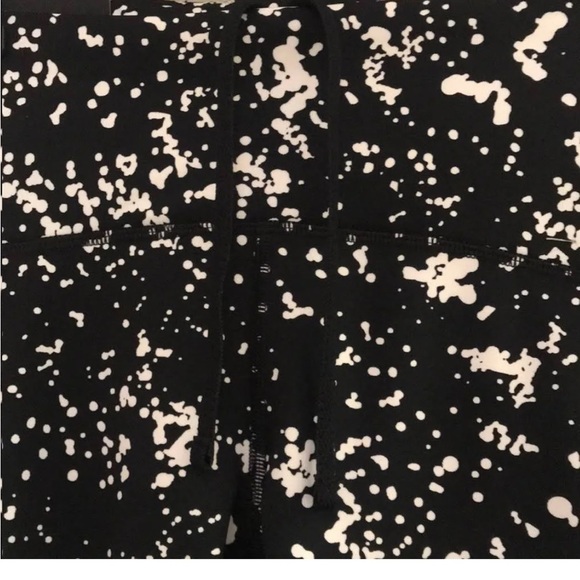 Under Armour Compression
Mid Rise Speed Capri nwt - Picture 9 of 9